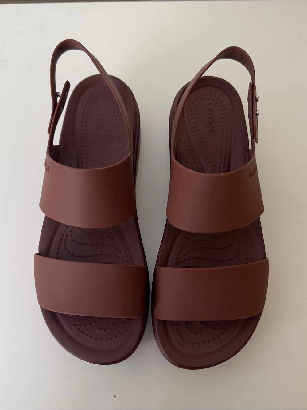 Crocs Brooklyn Low Wedge Sandal Size 8 Red Burgundy